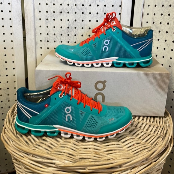 On Running Shoes - On running shoes